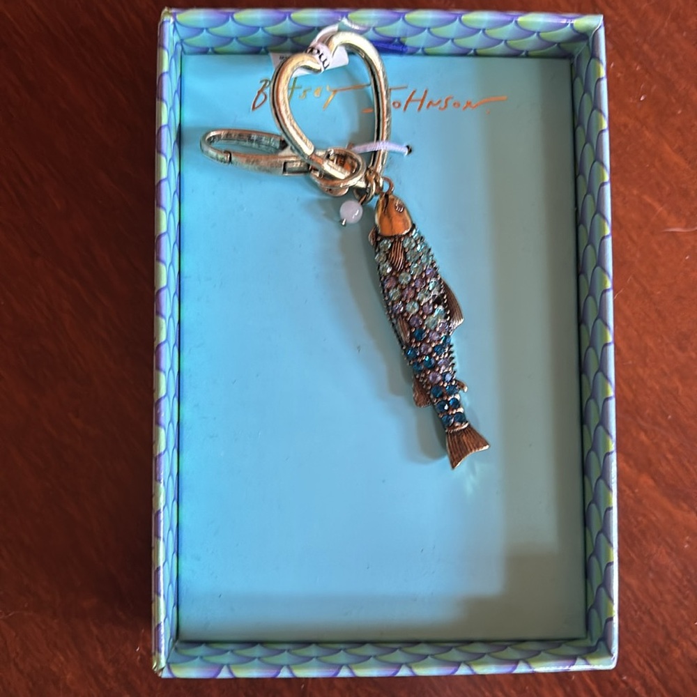 NIB Betsey Johnson Crystal Sardine Fish Key Fob Bag Charm - Picture 2 of 5